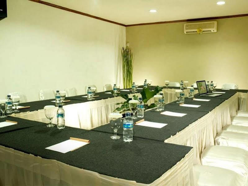 Hotel Cirebon Plaza Exterior foto